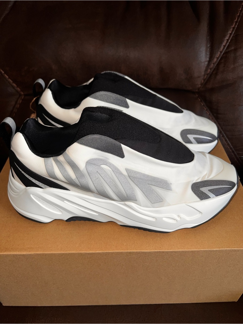 Yeezy 700 MNVN. New w. Box